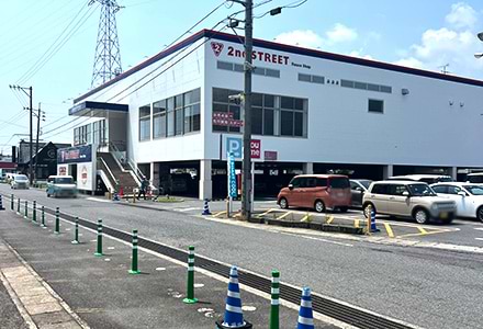 セカンドストリート横が最寄りの駐車場です。<br />
無料でご利用いただけます！！