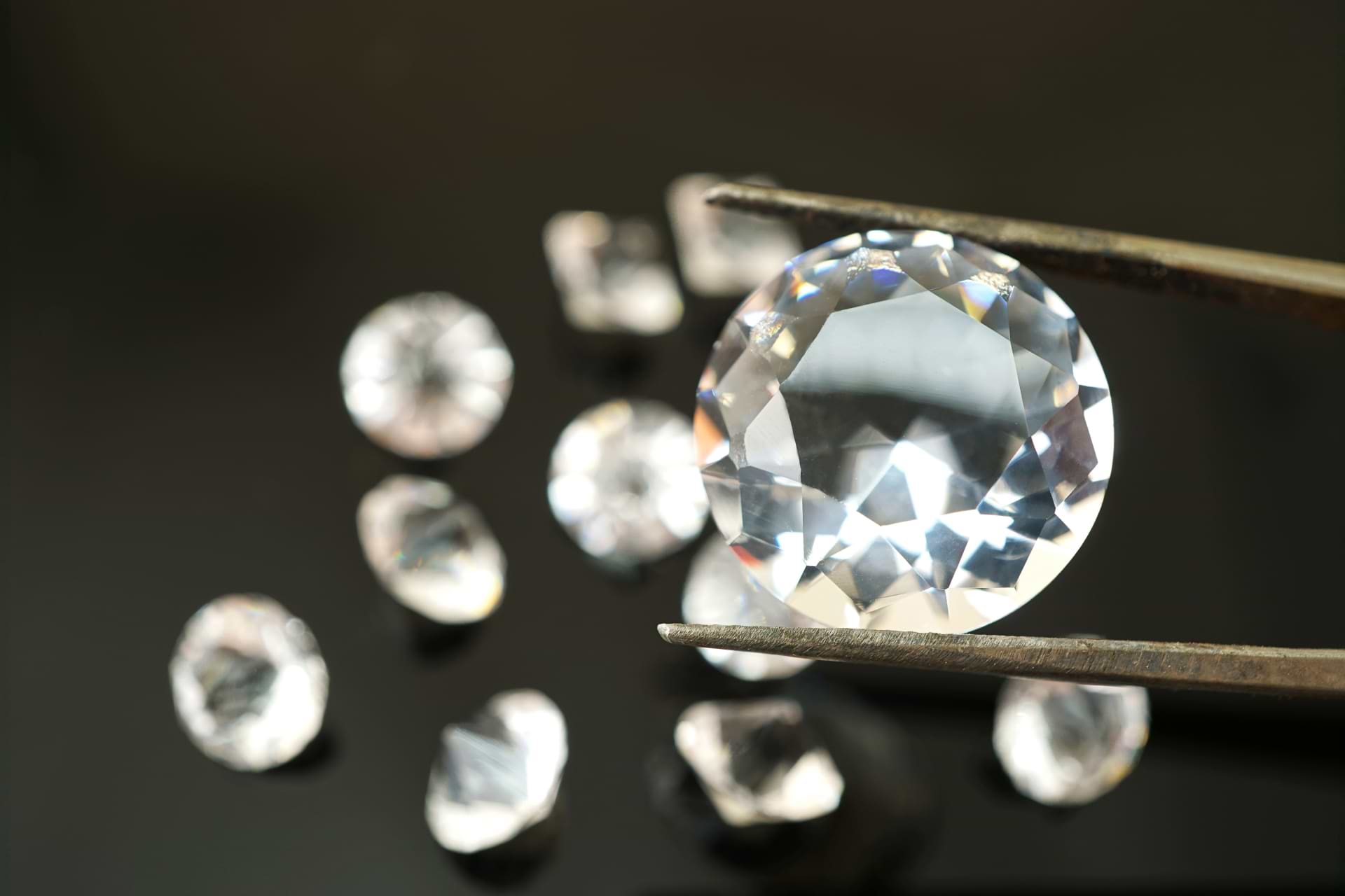 ダイヤモンド4Cのグレードとは？品質ランクや買取相場を表を用いて解説 ｜最新相場で高価買取なら『大吉』