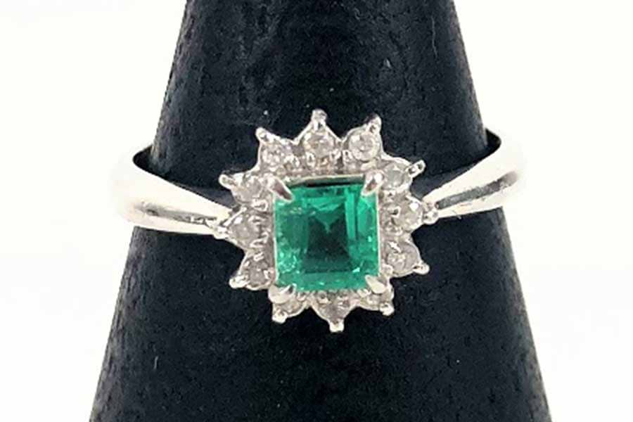 pt900 エメラルドリング E0.37ct/MD0.10