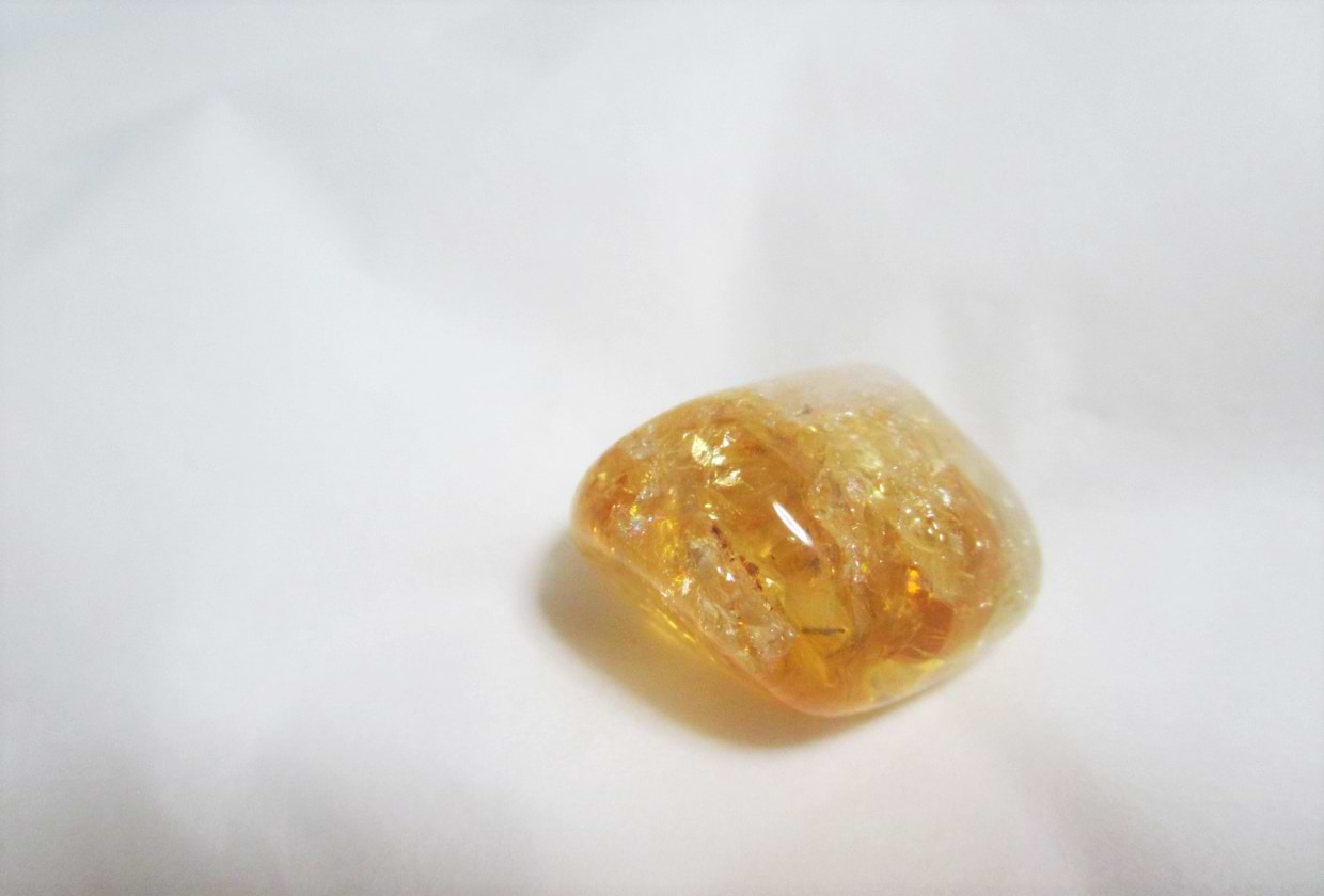 シトリン 宝石の種類シトリン：意味と和名、誕生月。トパーズとの違いは