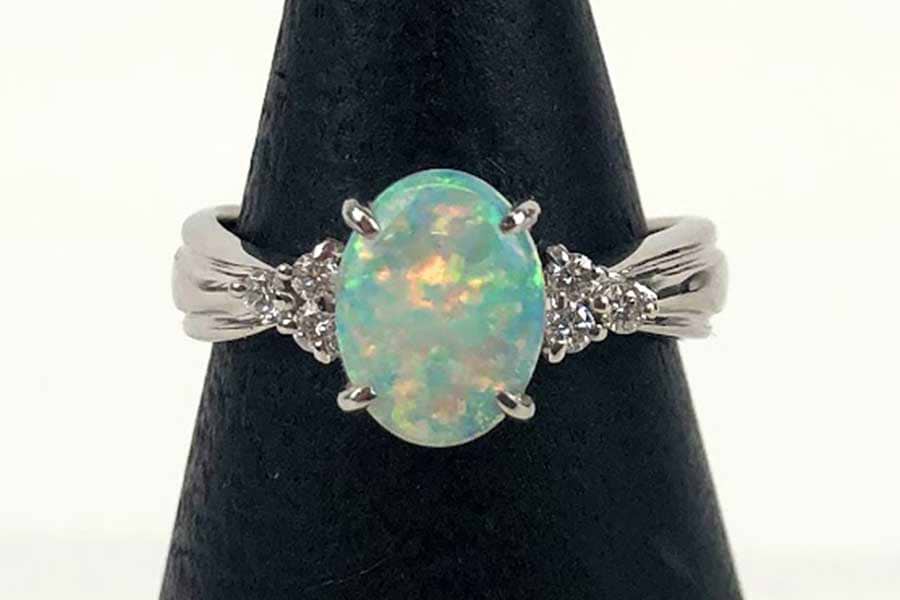 も*ん様 最高級品PT900オパール1.74ct！ダイヤ0.13ctリング300 pt900 リング オパール0.57ct/md0.13ctのオパール買取の実績
