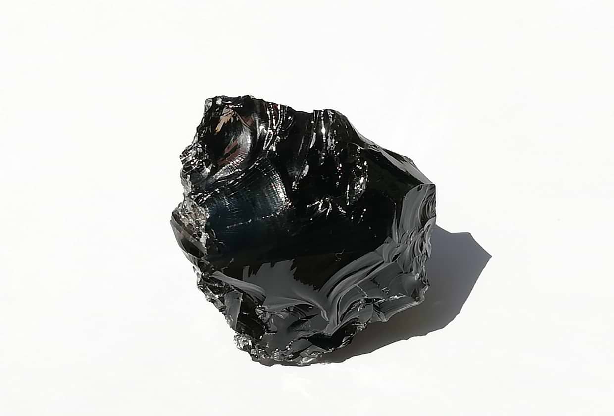 ブラックカルセドニーとは？ ｜最新相場で高価買取なら『大吉』