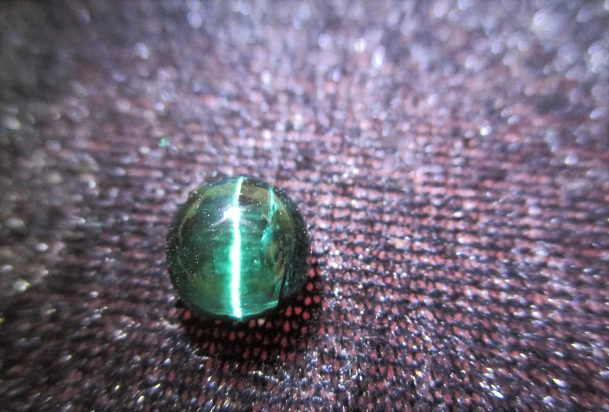 天然アレキサンドライトキャッツアイ ルース 1.182 ct、鑑別書付