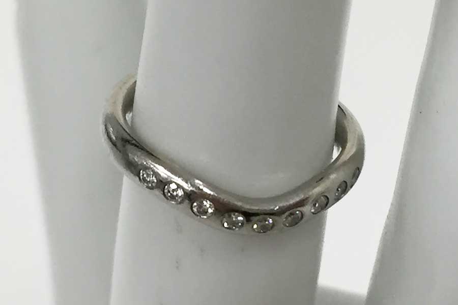 ティファニー カーブドバンドリング Pt950 MD石目無し(9石)