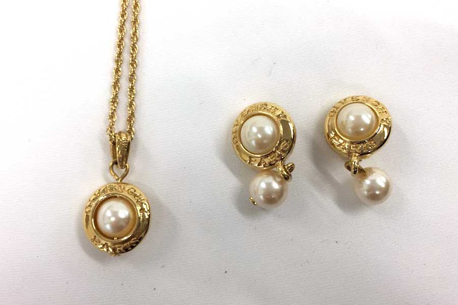 GIVENCHY ネックレス、カフスセット