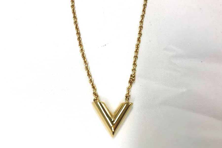 ルイ・ヴィトン　エセンシャルVネックレス ゴールド