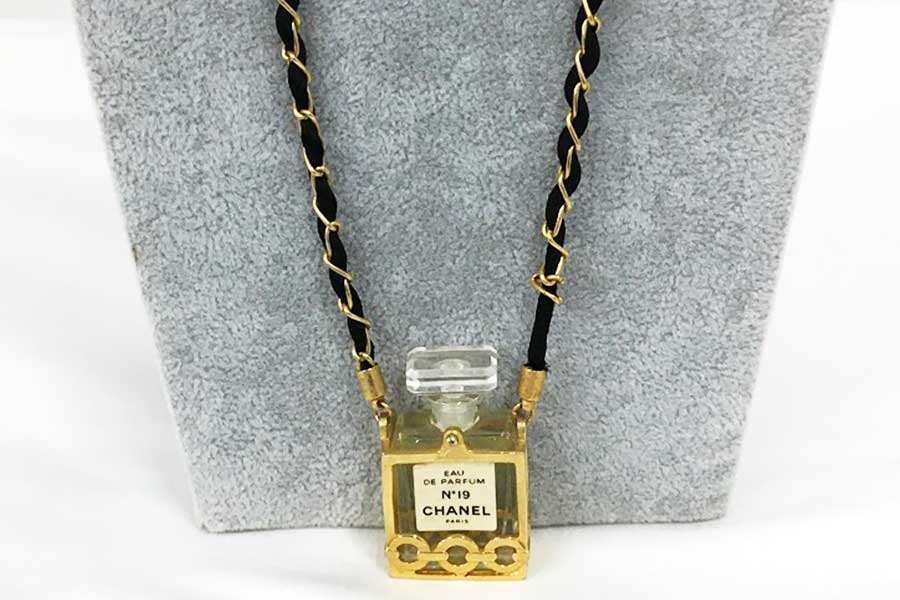 シャネル 香水ネックレス