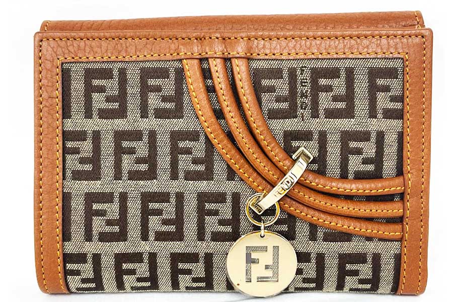 フェンディ　ズッカ柄　二つ折り財布