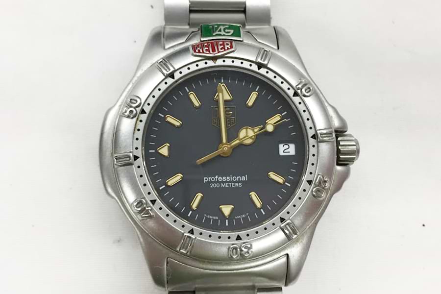 タグホイヤー プロフェッショナル200M ラウンド デイト グレー文字盤 999.706A