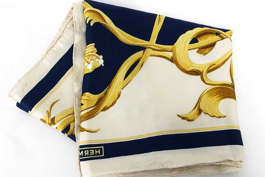 エルメス カレ90 ベージュ