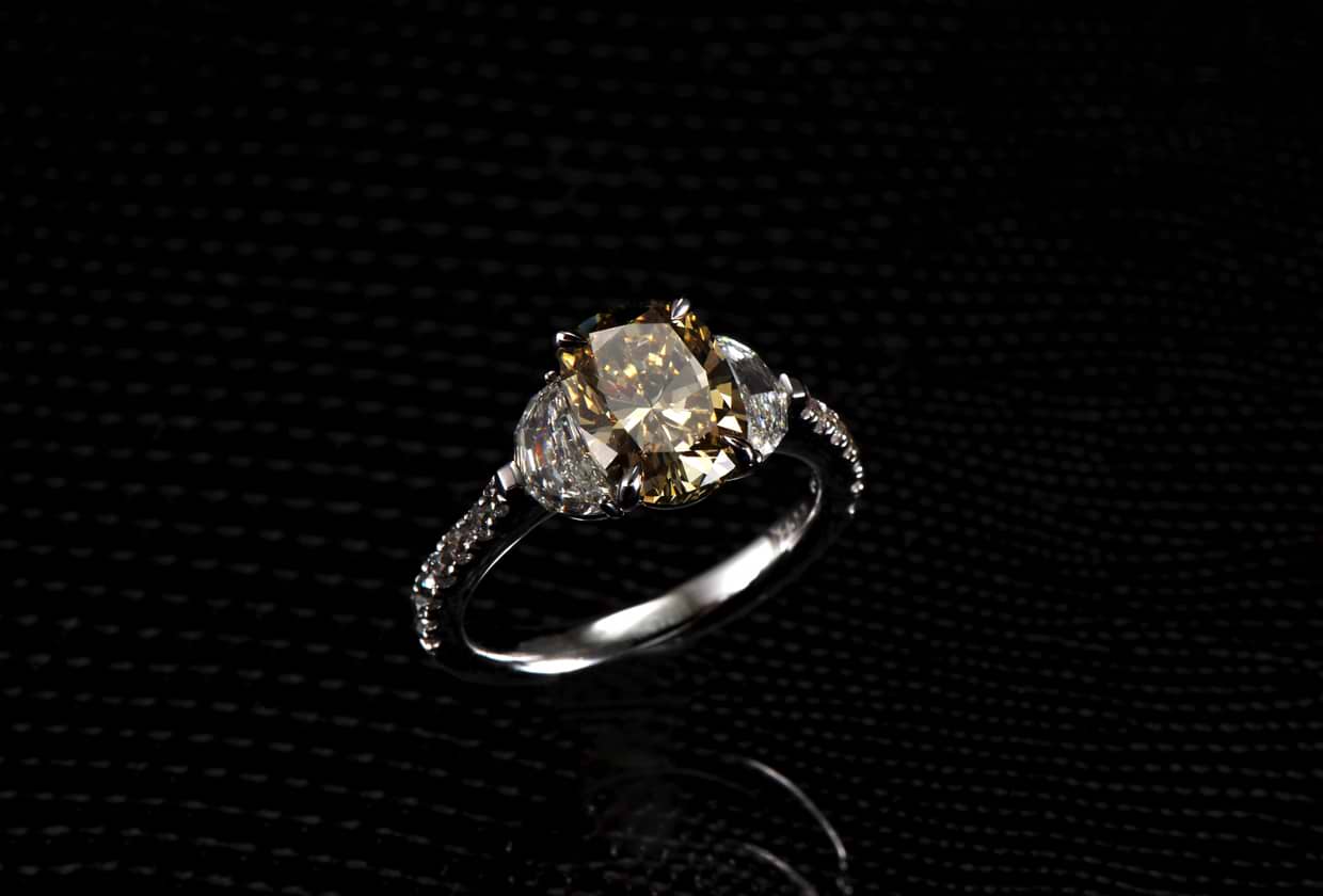 イエローダイヤモンドの相場は？今後の価値や1ctの買取価格も解説 ｜最新相場で高価買取なら『大吉』