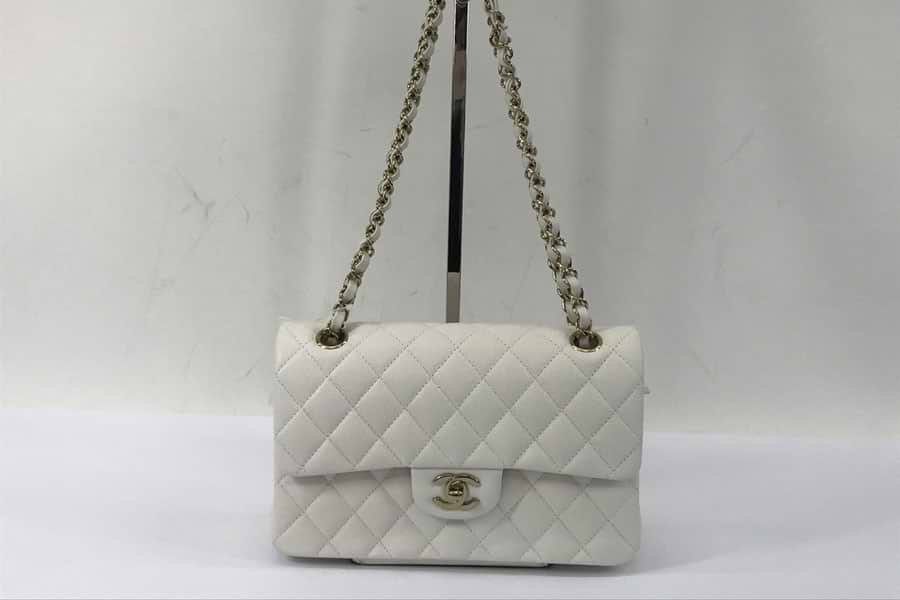 シャネル キャビアスキン ダブルチェーン ショルダーバッグ ランダムの  