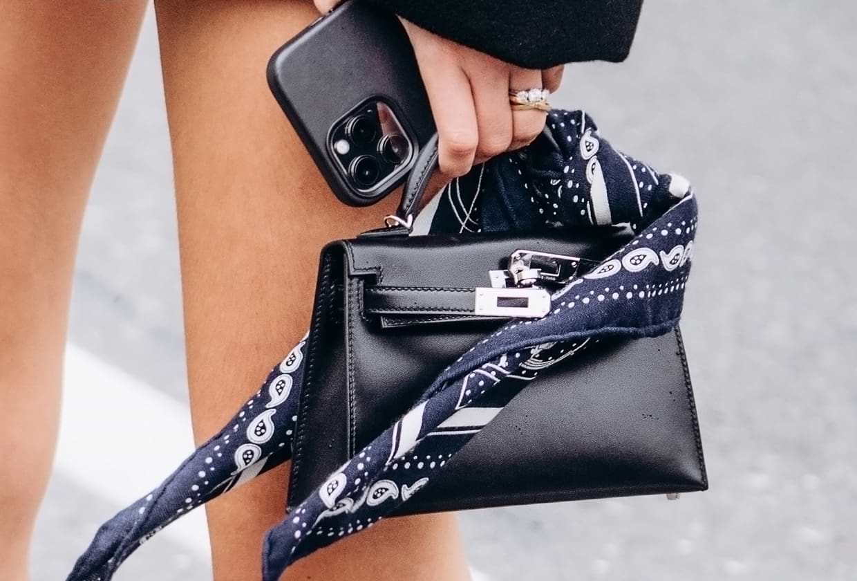 HERMES 繰り返さ エルメス スニーカー 空箱 