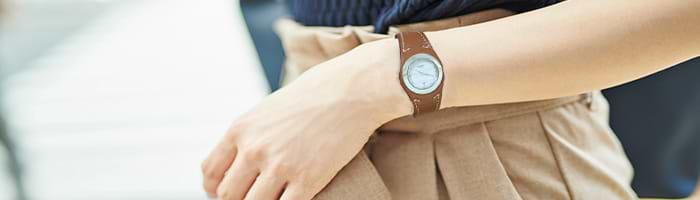 エルメス「アーネ」の定価やサイズ感は？ベルト交換は可能なのかも紹介 
