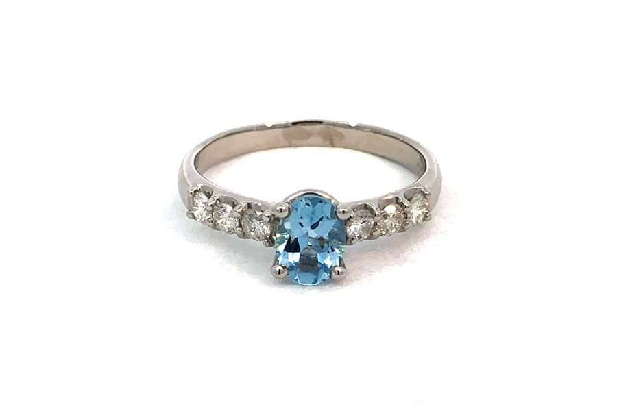 リング Pt900 約16号 水色石約6.9×5.0mm ダイヤ0.40ct の買取実績 