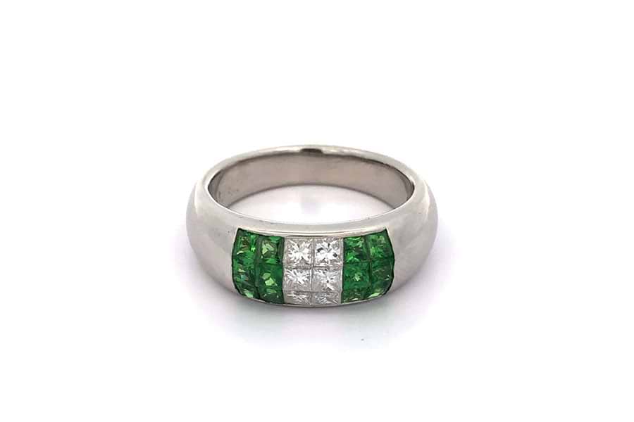 リング Pt850 約15号 緑色石1.03ct ダイヤ0.48ct の買取実績｜最新相場 