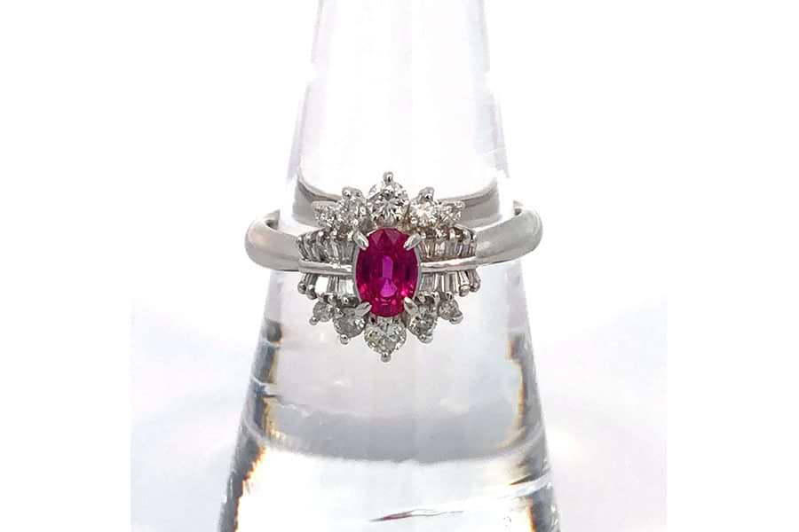 リング Pt900 約15号 赤色石0.70ct ダイヤ0.88ct の買取実績｜最新相場 
