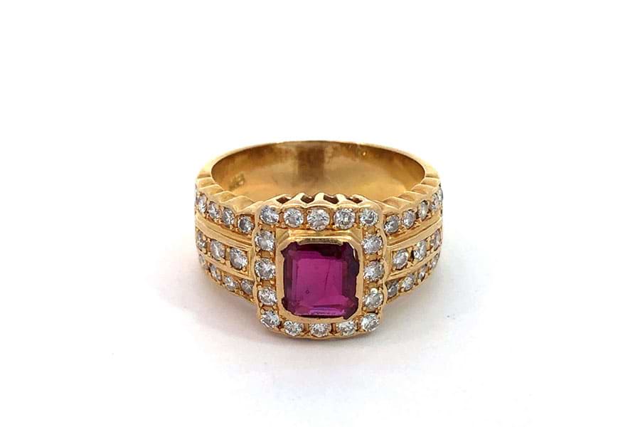 リング K18 約11号 赤色石0.77ct ダイヤ0.78ct$2 の買取実績｜最新相場  