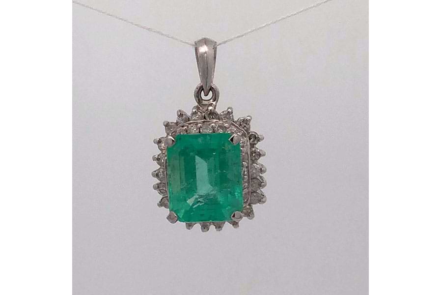 ネックレストップ Pt900 エメラルド2.93ct ダイヤ0.47ct$2 の買取実績  