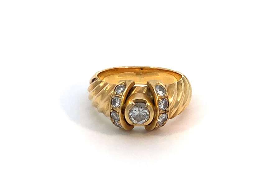 リング Pt900 約14号 赤色石1.21ct ダイヤ0.15ct の買取実績｜最新相場 