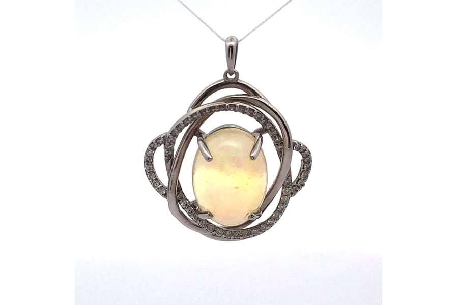 ネックレストップ Pt900 透明虹色石3.73ct ダイヤ0.29ct の買取実績 