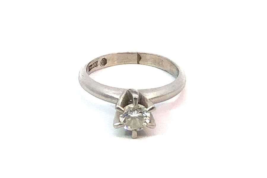 リング Pm900 約9号 ダイヤ0.44ct