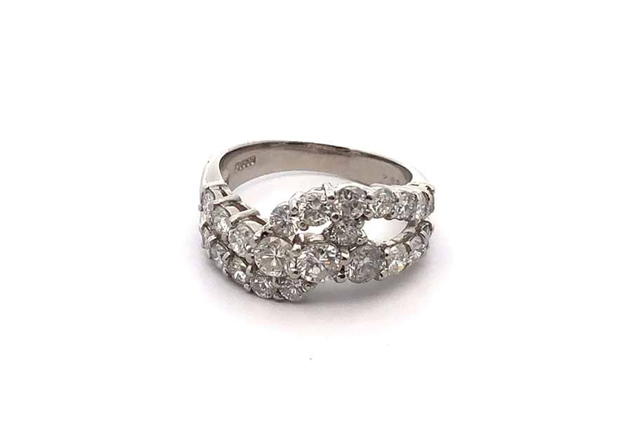 リング Pt900 約8.5号 青色石2.10ct ダイヤ0.36ct の買取実績