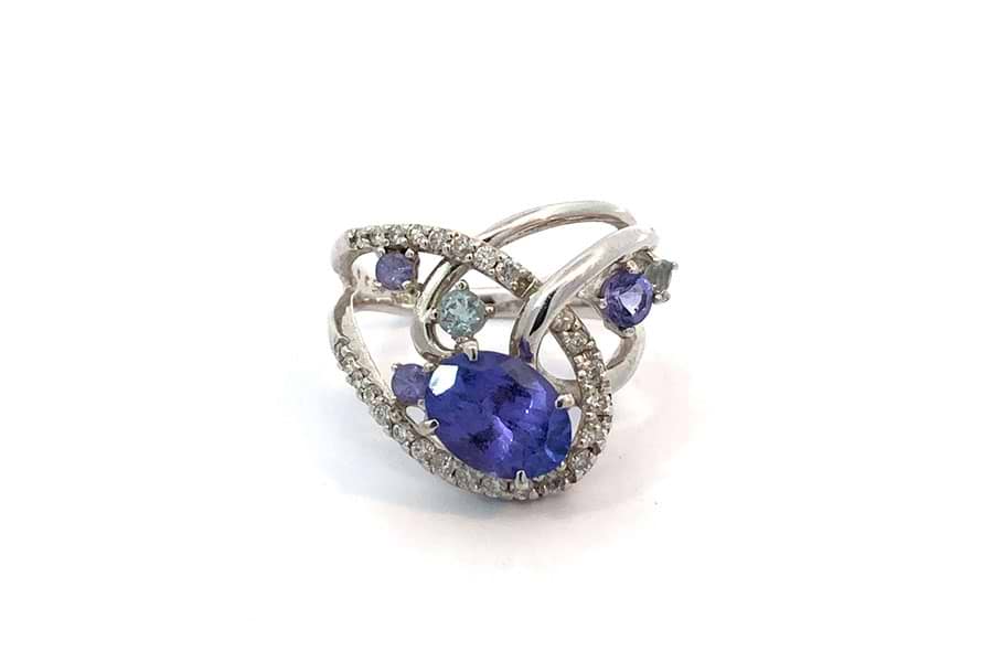 リング K18WG 約7号 青色石1.227ct ダイヤ0.20ct$2 の買取実績