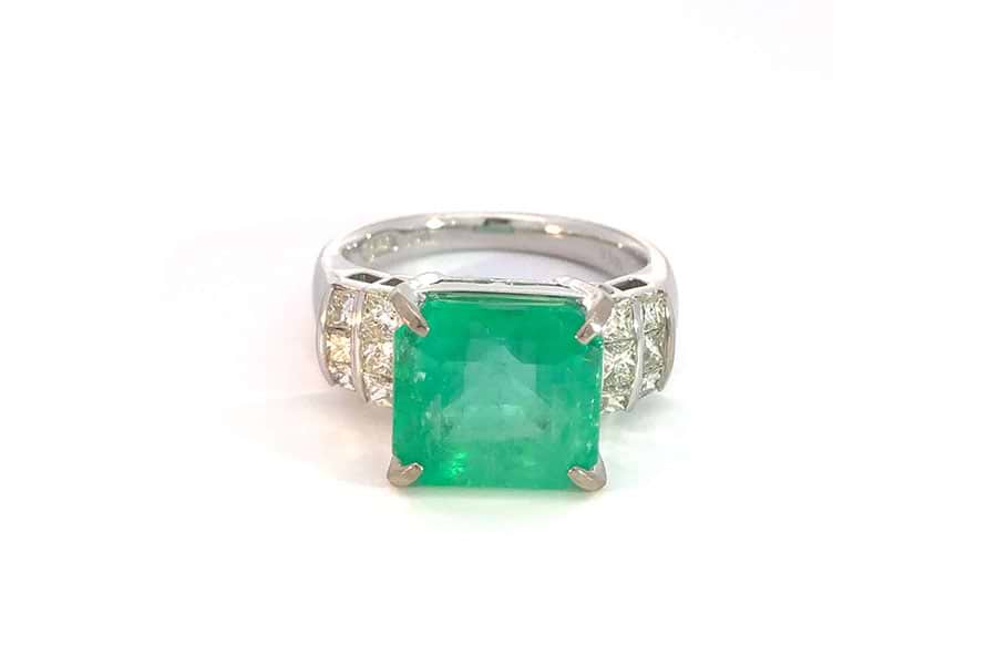 リング K18WG 約11号 エメラルド5.80ct ダイヤ0.60ct の買取実績 リング K18WG 約11号 エメラルド5.80ct ダイヤ0.60ct の買取実績