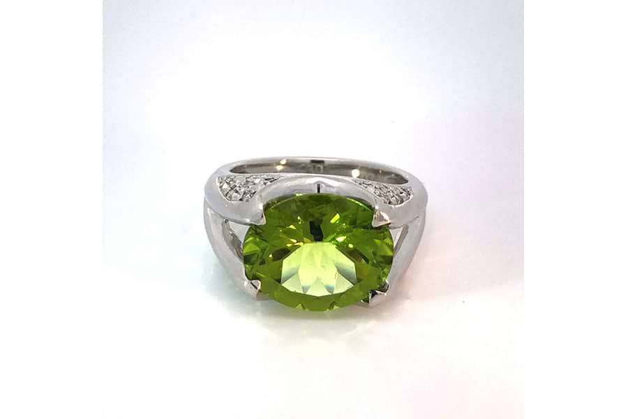 リング Pt900 約11号 緑色石5.30ct ダイヤ0.17ct の買取実績