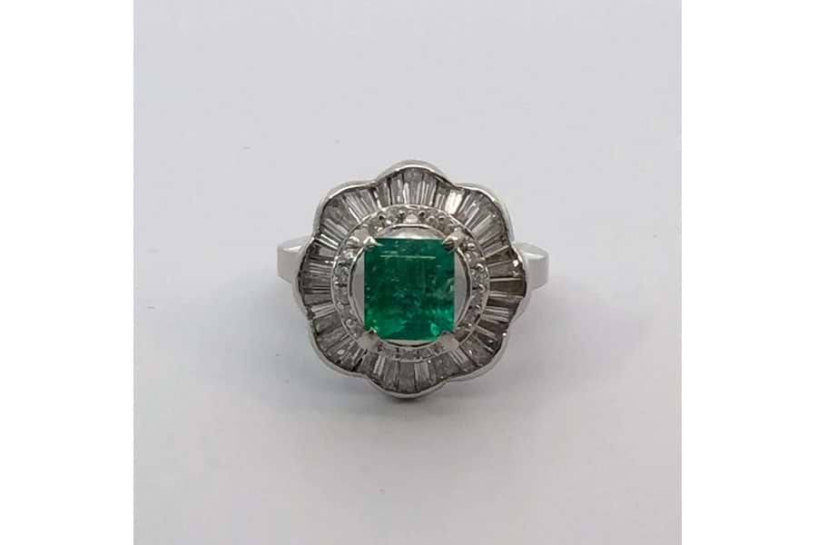 リング Pt900 約10号 緑色石1.68ct ダイヤ1.093ct の買取実績｜最新 