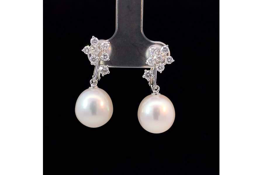 タサキ ピアス K18WG パール直径約11.2mm ダイヤ0.31/0.31ct の買取 