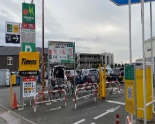 お車でお越しの方は左折し、タイムズマルエツ練馬高松店駐車場へ