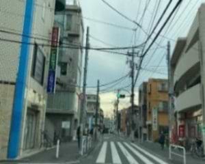 このまま同じ道を一直線にお進み下さい