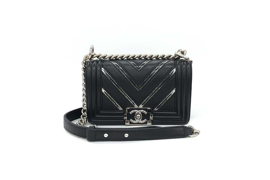 シャネル ミニボーイシャネル シェブロン チェーンショルダー