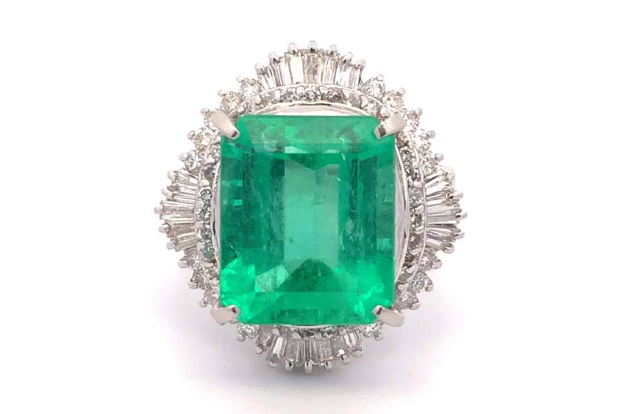 今日限定pt900エメラルド ダイヤ　リング Pt900×エメラルド×ダイヤモンドリング E7.29ct MD1.00ct の買取