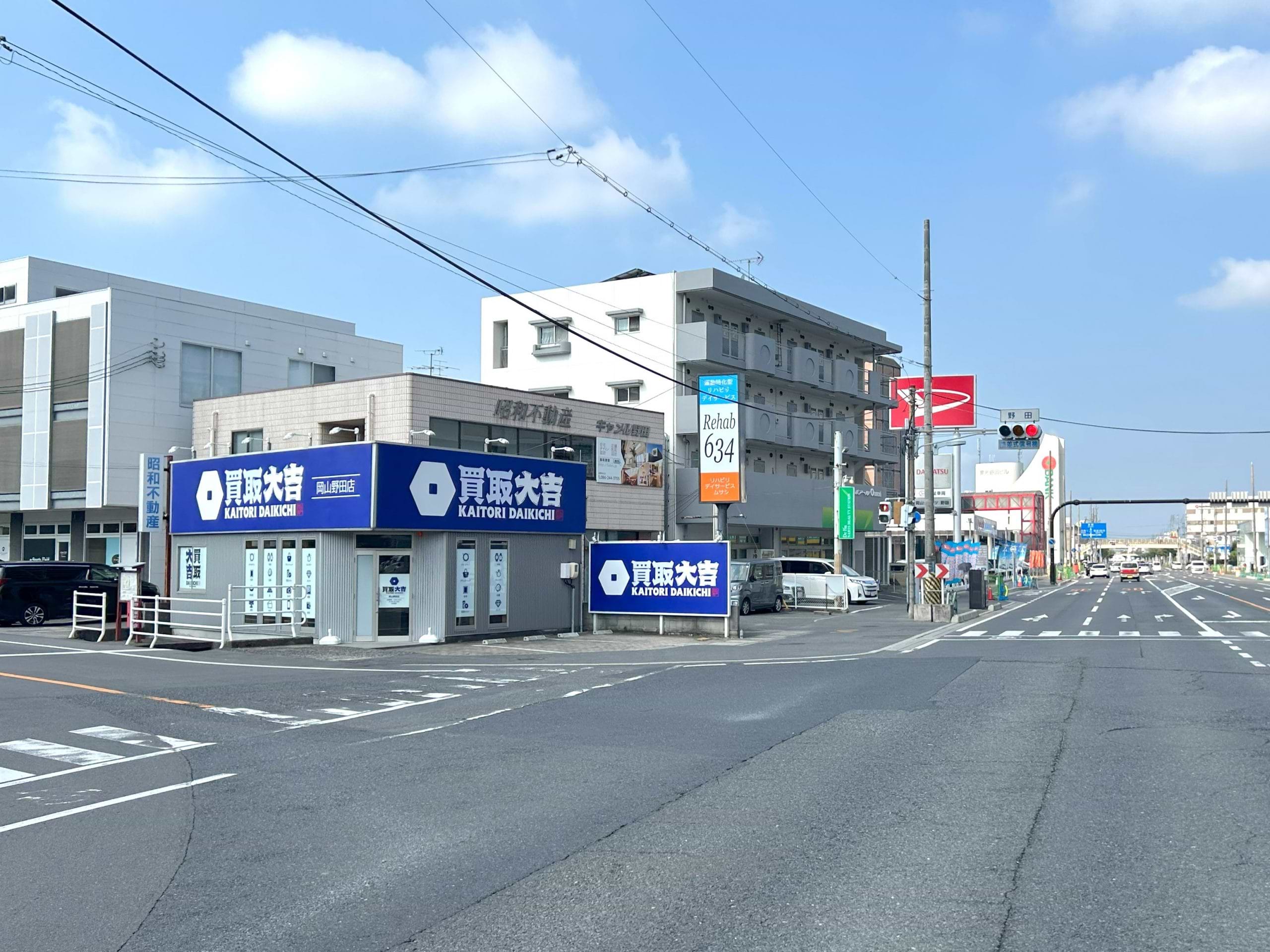 トマト銀行 野田支店手前、野田交差点の南西角に当店がございます