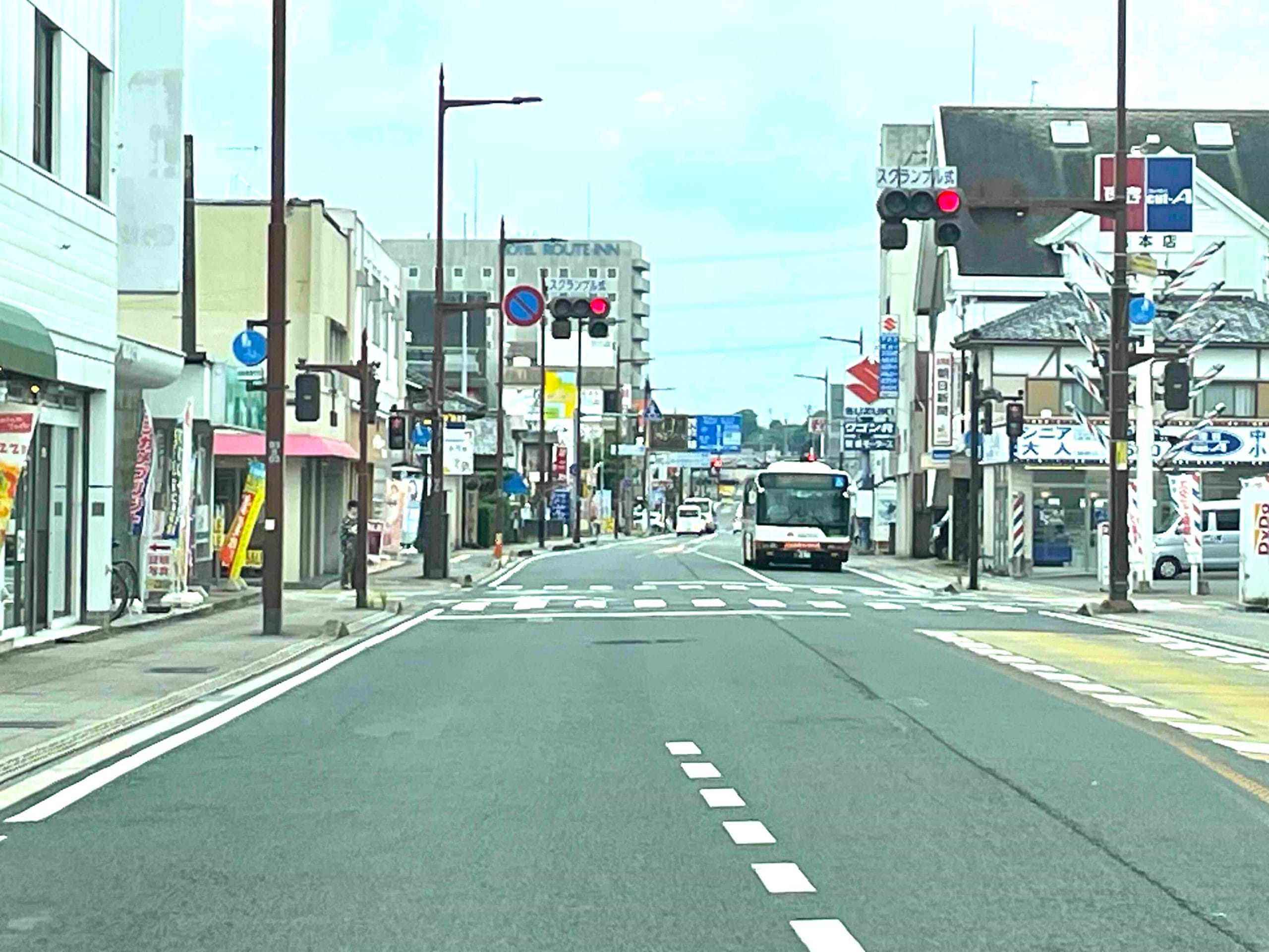 《24号線五條方面よりお越しの場合》橋本市役所を過ぎてすぐの市役所前交差点の手前、左手に当店がございます