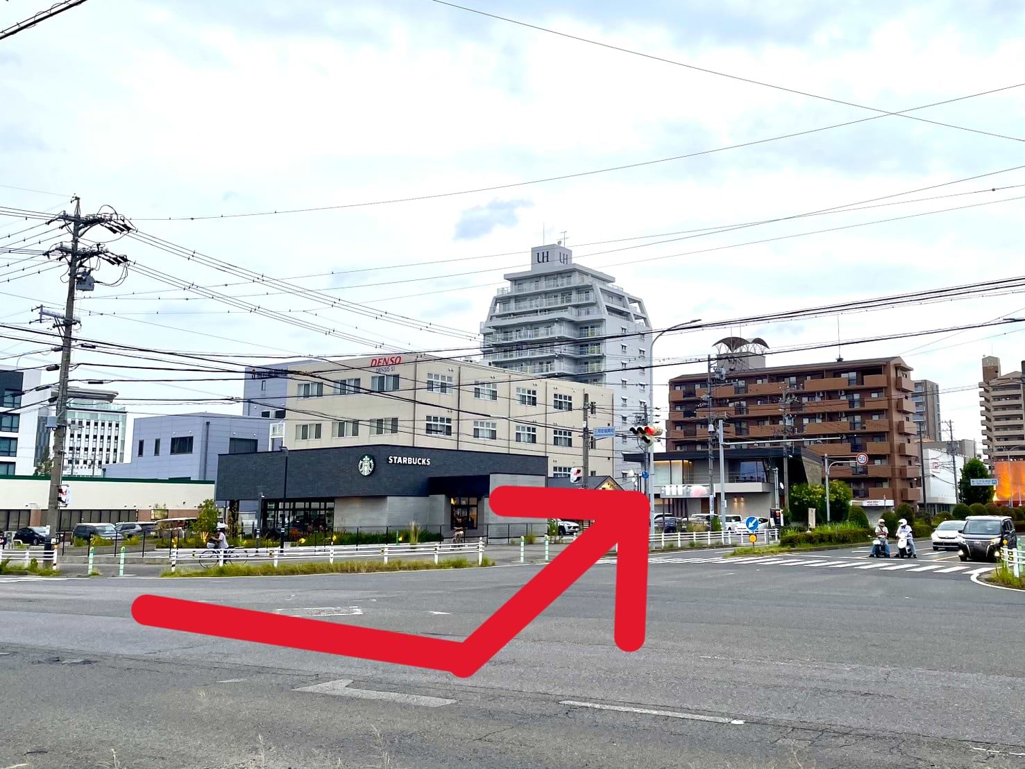 刈谷方面からお越しの際は、県道48号線、スターバックス コーヒー 三河安城店を目印に三河安城南町交差点を左折します