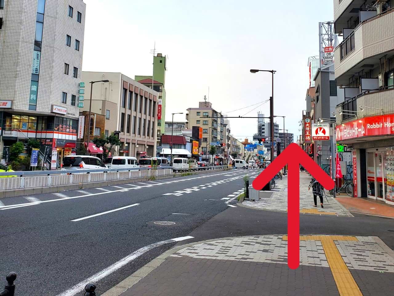 170ｍ程直進し、『玉出中1』交差点を左折します