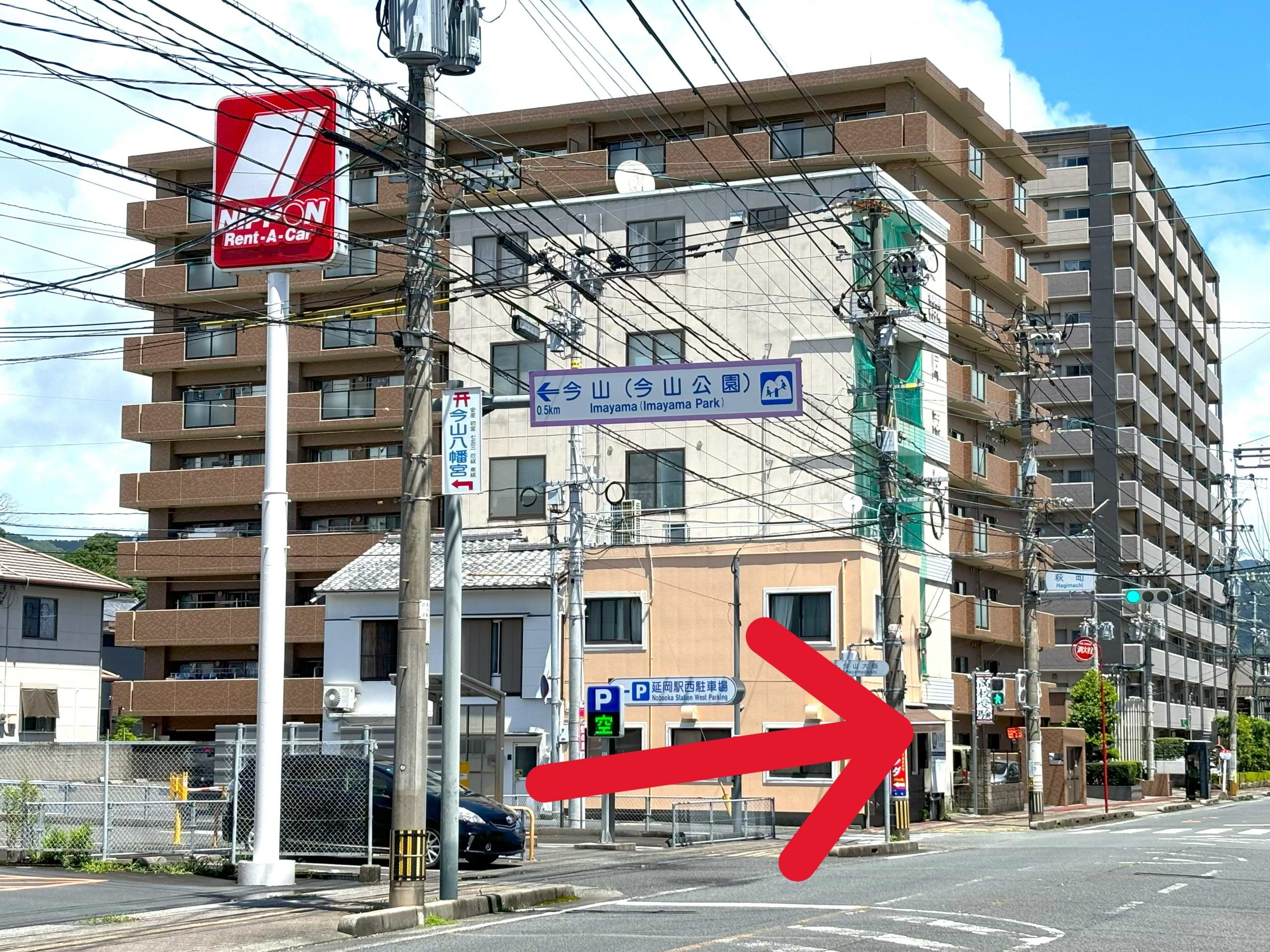 ニッポンレンタカー 延岡駅前 営業所を左手に通過し、そのまま県道16号稲葉崎平原線を500ｍ程直進すると左手に当店がございます