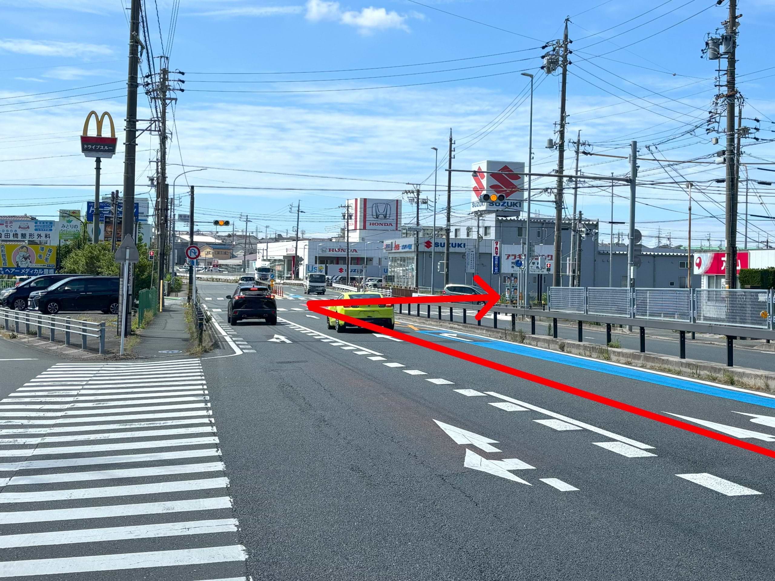 《国道１号線 市役所方面からお越しの場合》マクドナルド １号線殿田橋店のある殿田橋交差点を右折し、大池通りを直進します