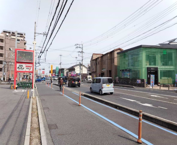 お車でお越しの際は、国道1号線「野路南」交差点を西（南草津駅方面）へ曲がります
