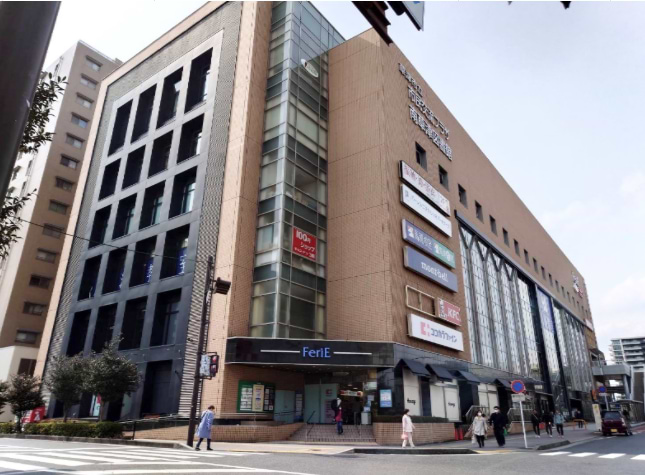 左手の「フェリエ南草津」４階に当店がございます。エスカレーターもしくはエレベーターでおあがりください