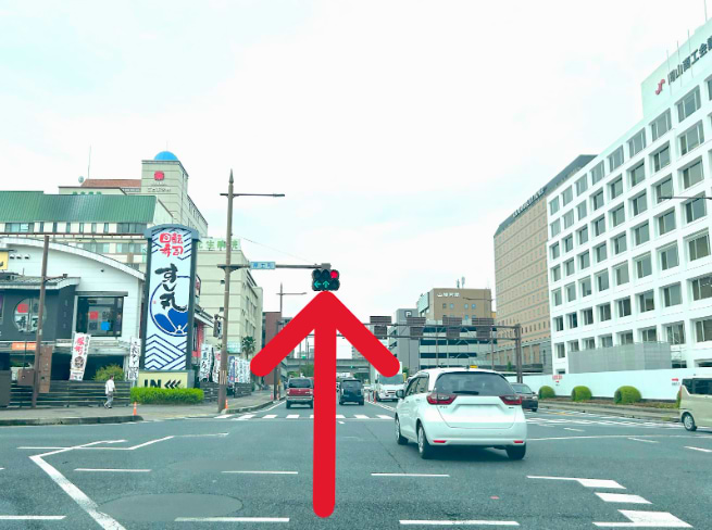 厚生町交差点を通過します