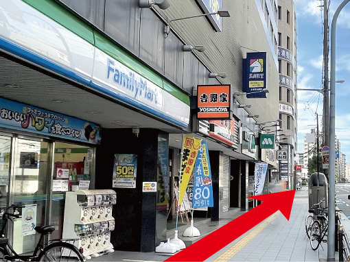 ファミリーマート 上本町六丁目店、吉野家 上本町店を左手に通過します