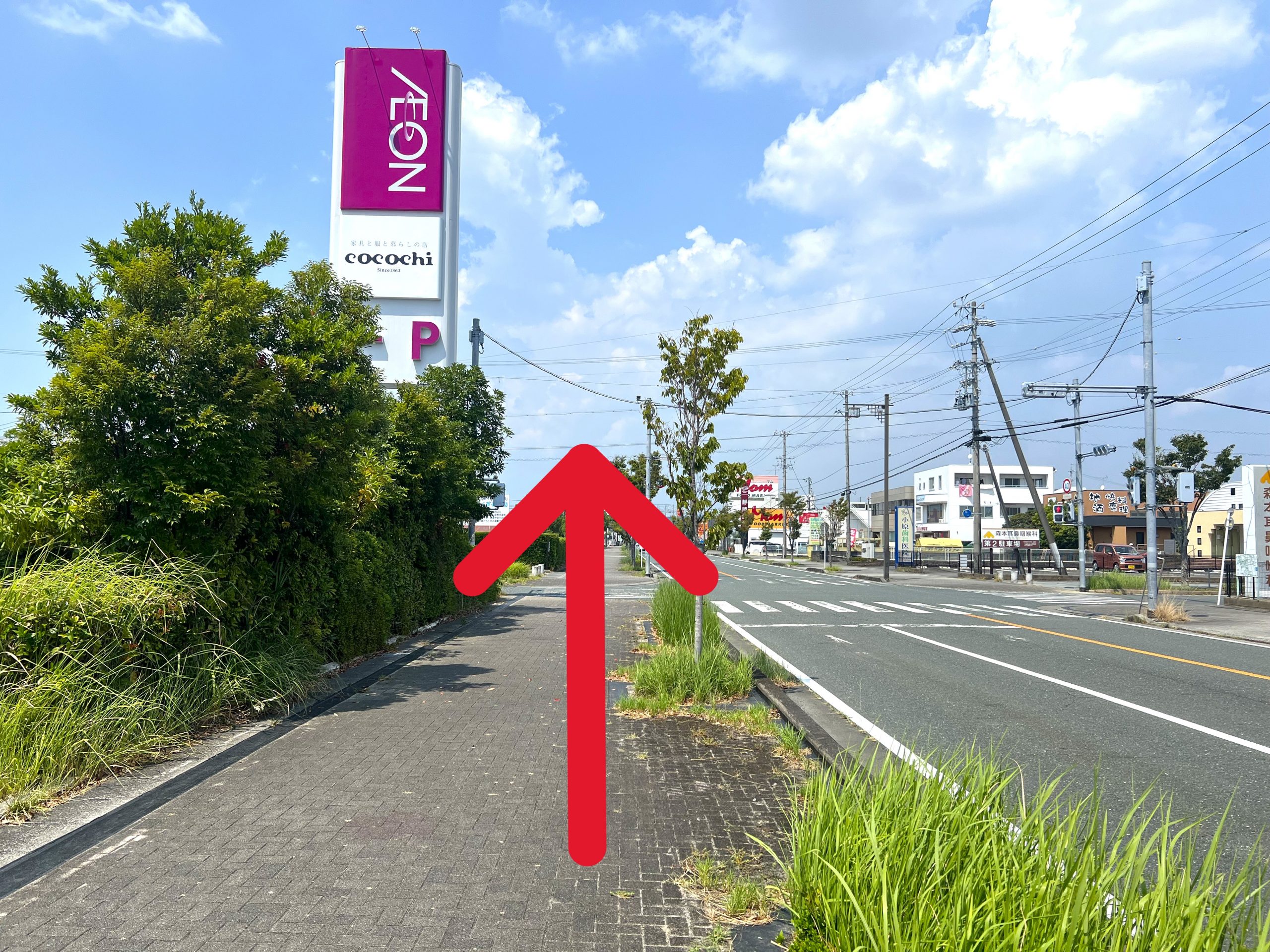 イオン袋井を左手に、北へ森町方面に200ｍ程直進します