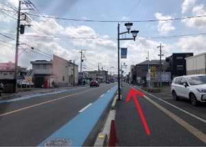 いなげやの看板が見えてきたら、お店はもうすぐです。