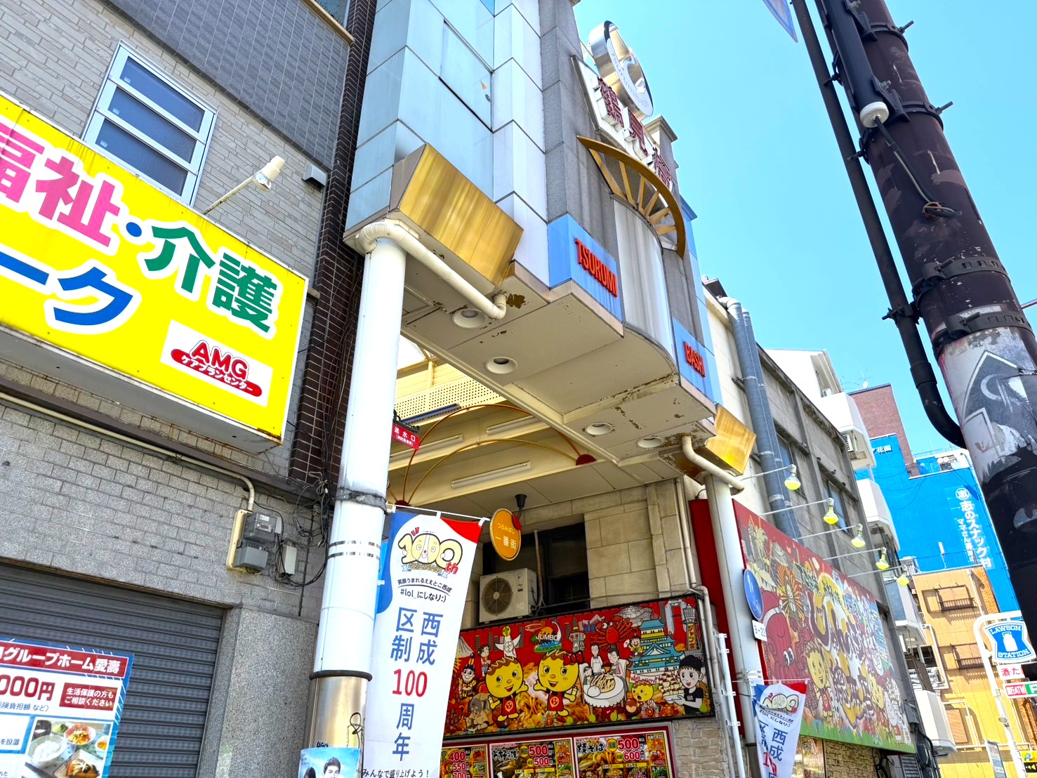 赤い看板のたこやき屋さんのじゃんぼ總本店 鶴見橋商店街店を目印に左折し、鶴見橋商店街に入ります
