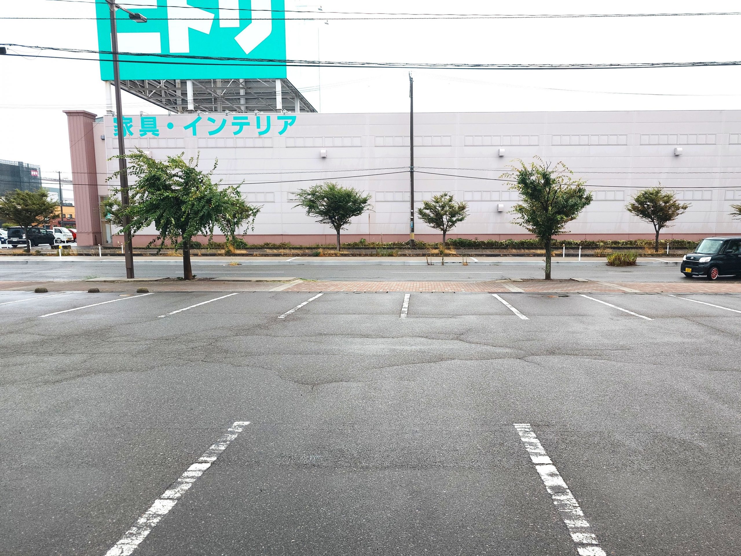 店舗前、きらめきタウンの駐車場をご利用ください